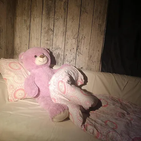 Valkea Monitoimitila - Unimaja Rokkipesae Tytoeille Gasthuis *